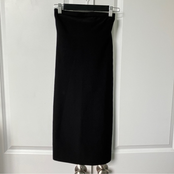 Elegant Black Strapless Dress - Picture 4 of 8